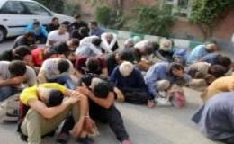 دستبند پلیس بر دستان معتادان متجاهر